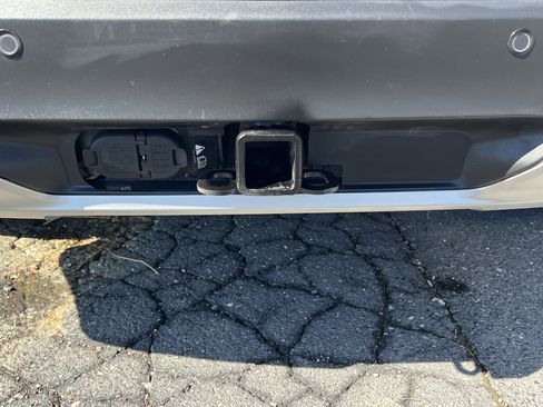 Used 2023 Ford Explorer XLT w/ Equipment Group 202A image 10