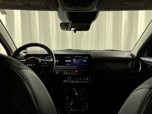 Used 2025 Kia Seltos EX image 17