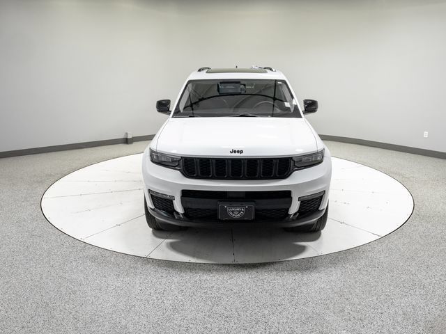 Used 2023 Jeep Grand Cherokee L Limited w/ Black Appearance Package AWD/4WD image 32