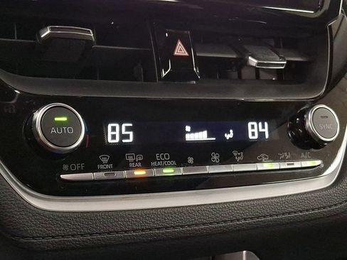 Used 2023 Toyota Corolla Cross XLE image 13