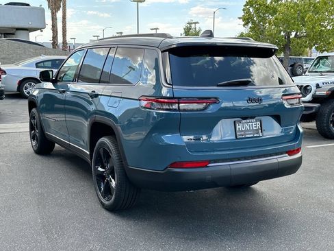 New 2026 Jeep Grand Cherokee L Limited w/ Limited Altitude Package AWD/4WD image 4