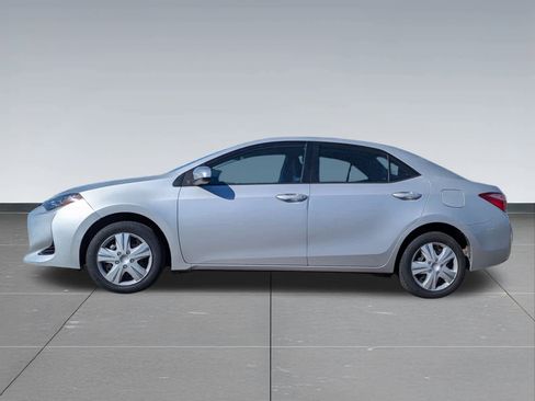 Used 2018 Toyota Corolla LE image 3