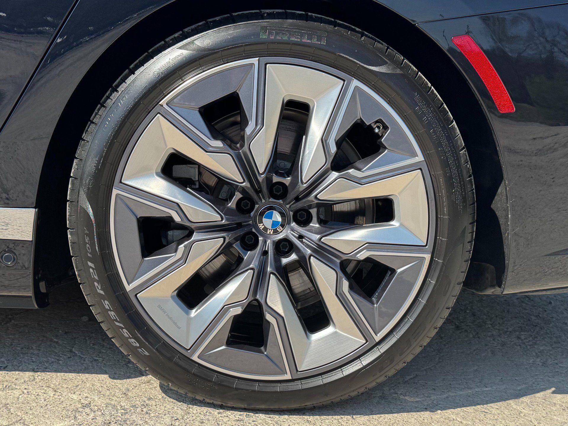 Used 2025 BMW i7 eDrive50 w/ Executive Package RWD image 80