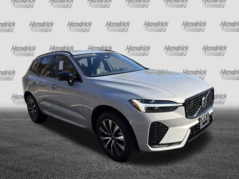 Certified 2025 Volvo XC60 B5 Plus image 2