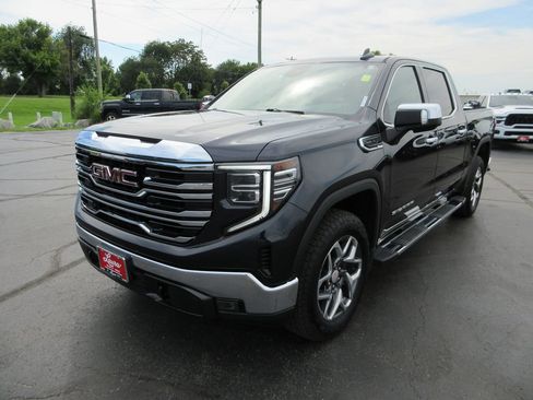 Used 2022 GMC Sierra 1500 SLT w/ SLT Premium Package AWD/4WD image 11
