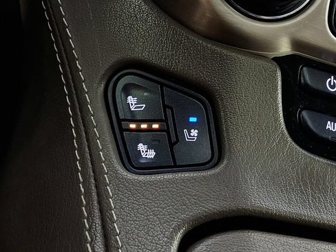 Used 2018 GMC Yukon Denali RWD image 15