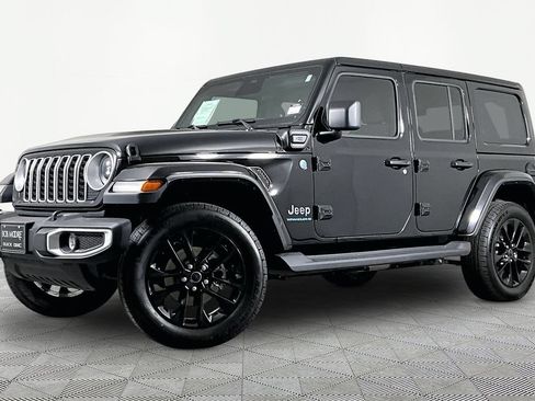 Used 2025 Jeep Wrangler Unlimited Sahara AWD/4WD image 1