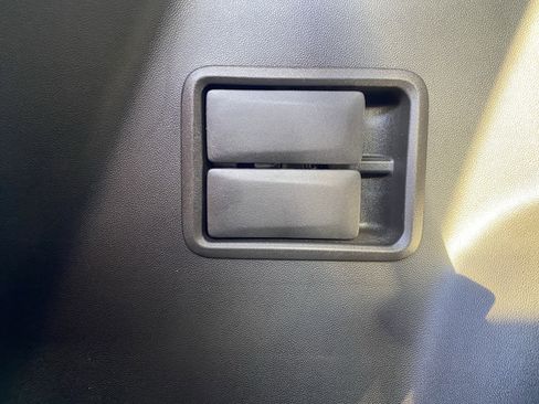 Used 2021 GMC Acadia SLE image 26