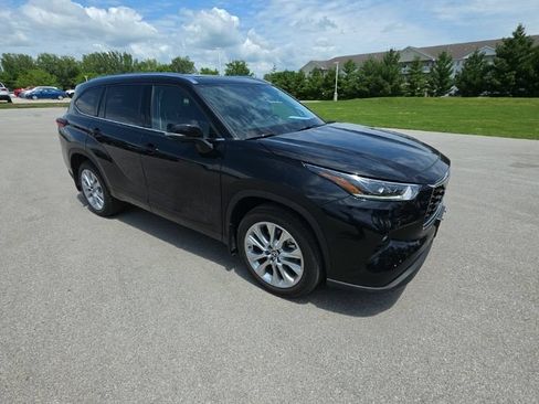 Used 2023 Toyota Highlander Limited AWD/4WD image 3