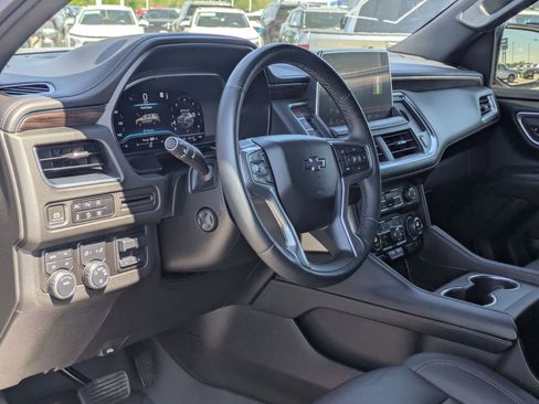 Used 2023 Chevrolet Suburban Z71 w/ Luxury Package image 11