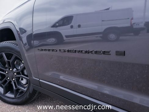 New 2025 Jeep Grand Cherokee Limited image 10