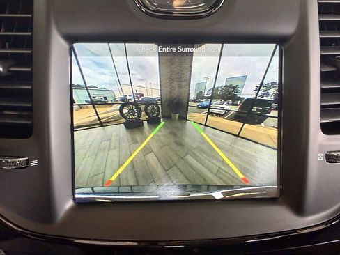 Used 2018 Chrysler 300 S w/ 300S Premium Group RWD image 11