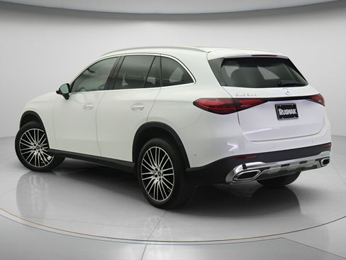 New 2026 Mercedes-Benz GLC 300 image 2