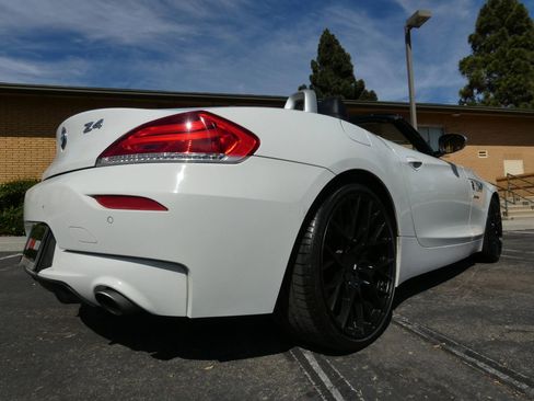 Used 2015 BMW Z4 sDrive35is image 8