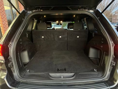 Used 2021 Jeep Grand Cherokee Laredo image 14