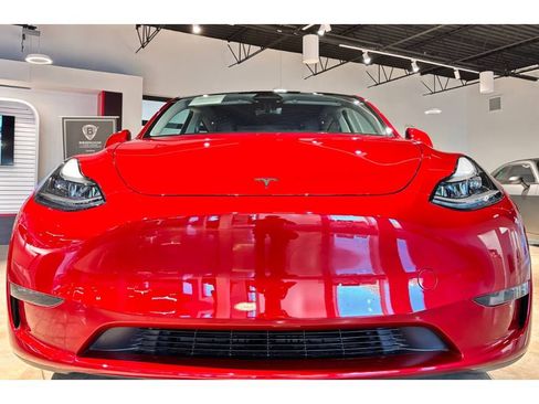 Used 2024 Tesla Model Y Long Range image 3