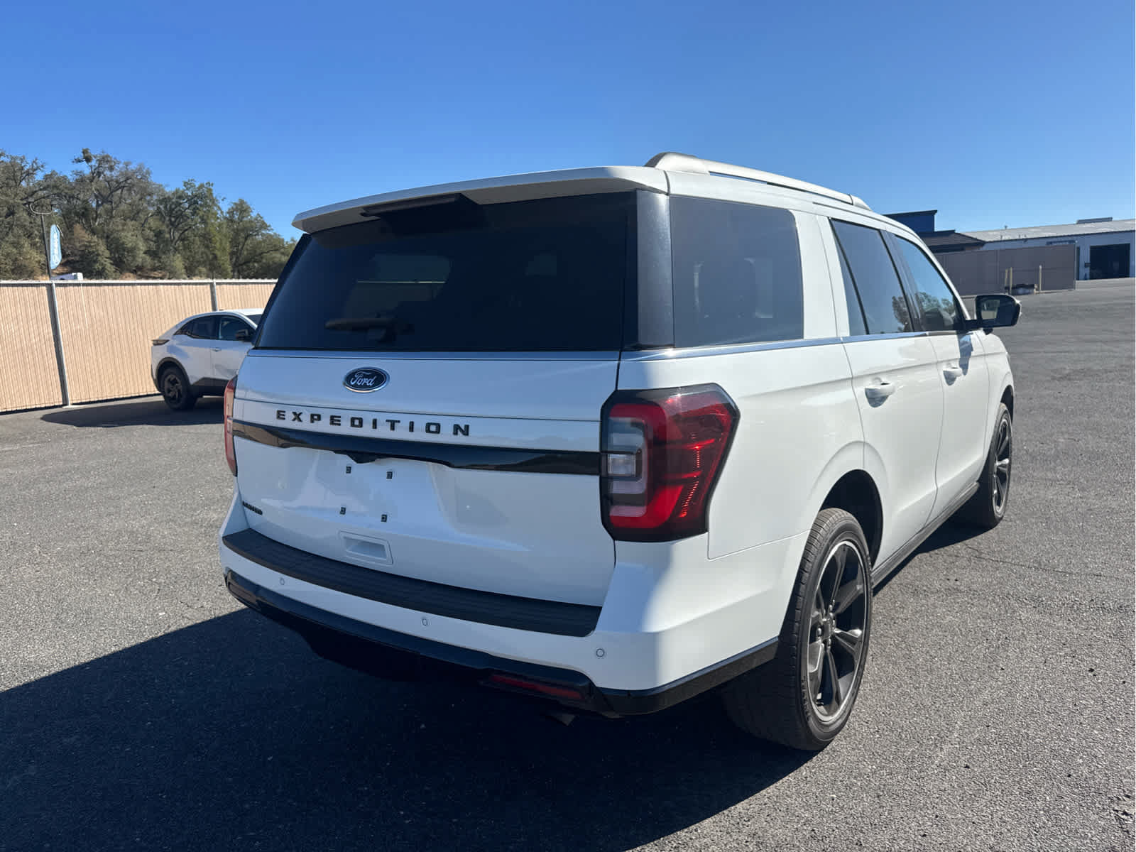 Used 2023 Ford Expedition Limited AWD/4WD image 5