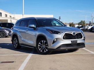 Used 2024 Toyota Highlander XLE video 2