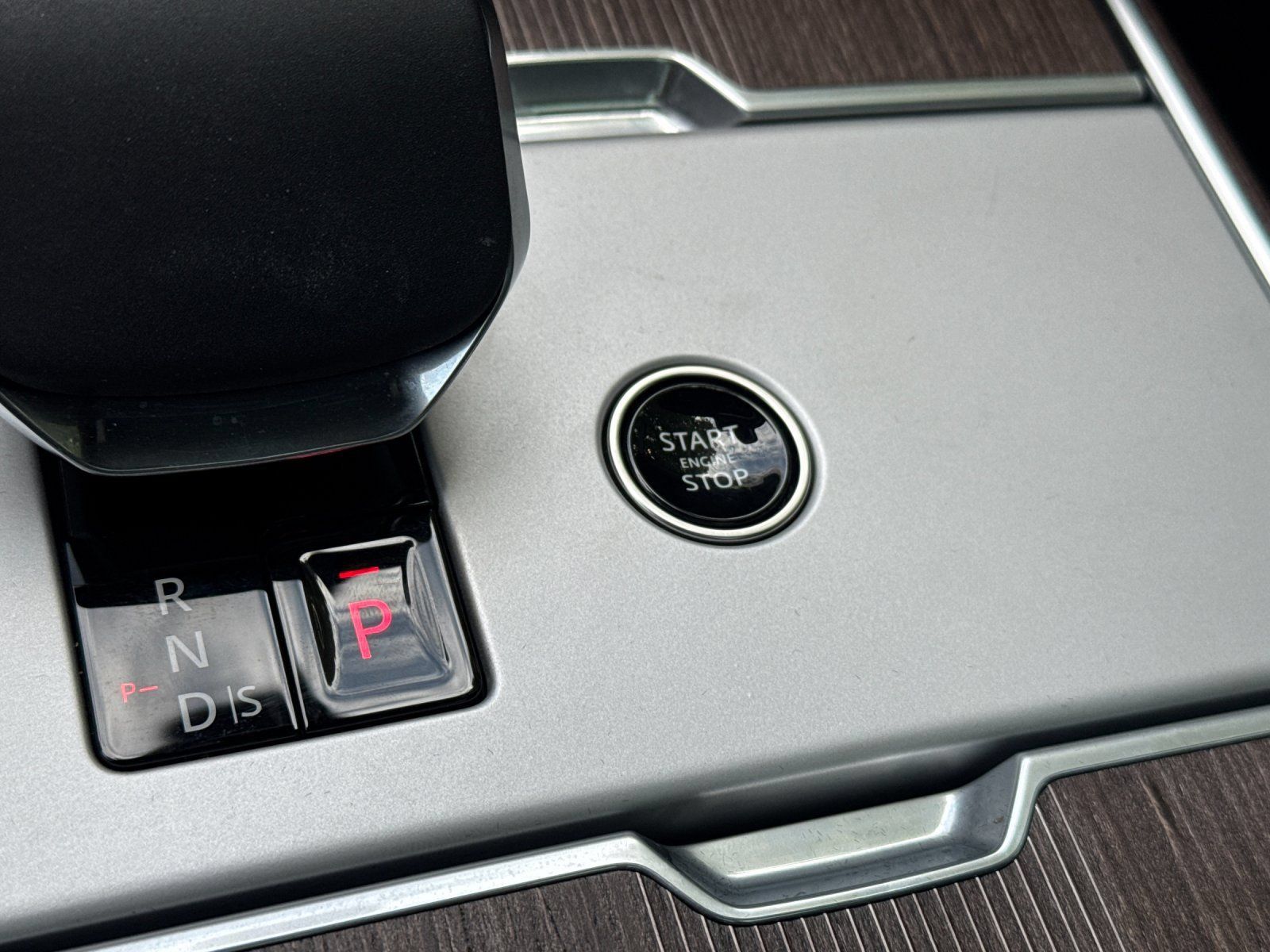 Used 2025 Land Rover Range Rover Autobiography AWD/4WD image 23
