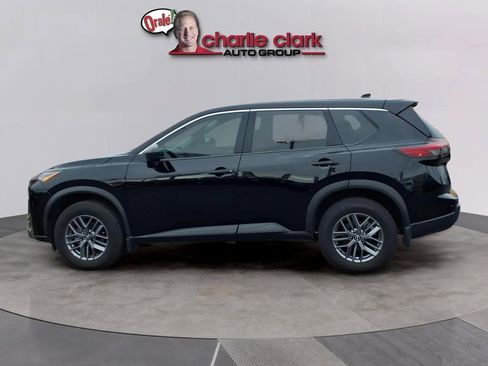 Used 2025 Nissan Rogue S FWD image 2