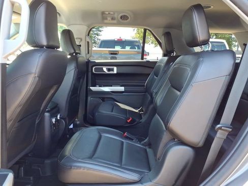 Used 2021 Ford Explorer XLT w/ Equipment Group 202A AWD/4WD image 9