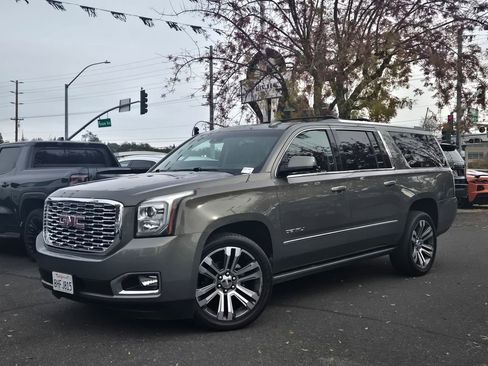 Used 2018 GMC Yukon XL Denali w/ Denali Ultimate Package image 8