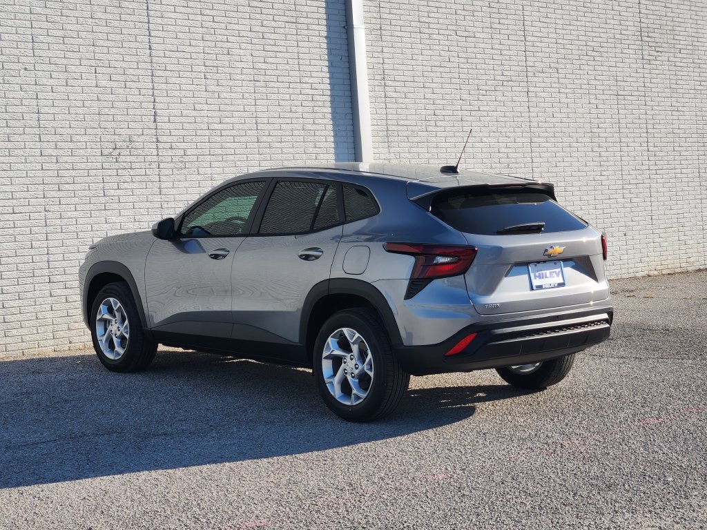 New 2026 Chevrolet Trax LS w/ LS Convenience Package FWD image 3
