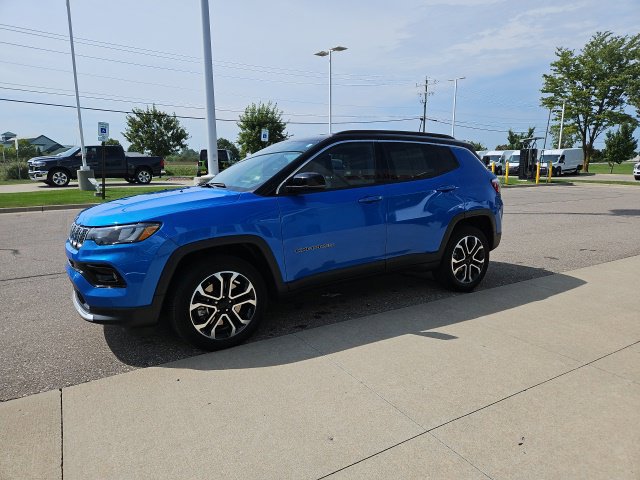 Used 2023 Jeep Compass Limited AWD/4WD image 11
