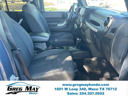 Used 2018 Jeep Wrangler Unlimited Sahara w/ Max Tow Package AWD/4WD image 12