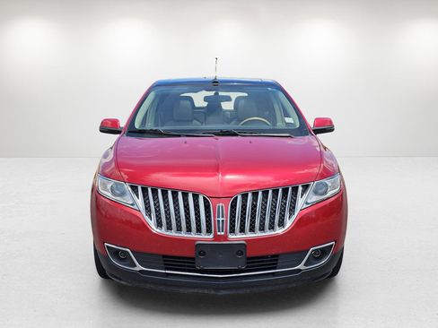 Used 2012 Lincoln MKX FWD image 2