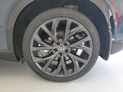 Used 2025 Toyota Crown Signia w/ Advanced Technology Package image 13