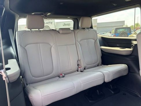 New 2026 Jeep Grand Wagoneer 4WD image 9