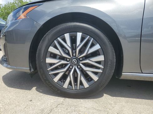 Used 2024 Nissan Altima 2.5 SV FWD image 7