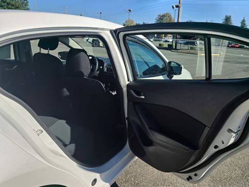 Used 2014 MAZDA MAZDA3 i Sport image 13