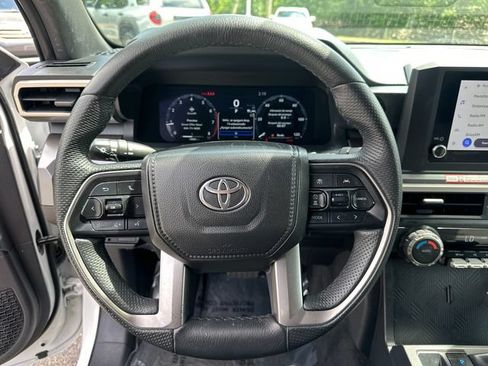 Certified 2025 Toyota Tacoma TRD Off-Road AWD/4WD image 34