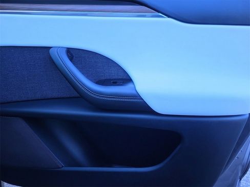 Used 2022 Tesla Model X image 16