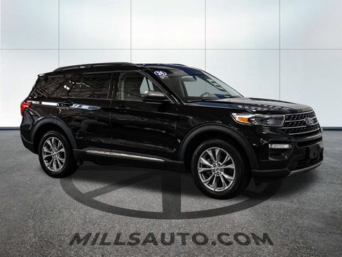 Used 2024 Ford Explorer XLT w/ Equipment Group 202A AWD/4WD image 10