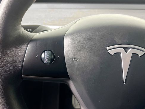 Used 2024 Tesla Model Y 2WD image 18