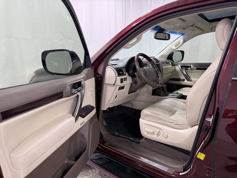 Used 2017 Lexus GX 460 Premium w/ Premium Package AWD/4WD image 10