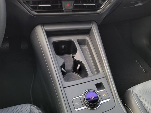 Certified 2025 Volkswagen Tiguan SE image 30