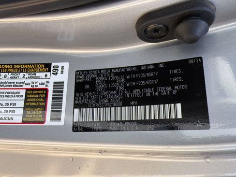 Used 2024 Toyota Sienna XLE FWD image 23