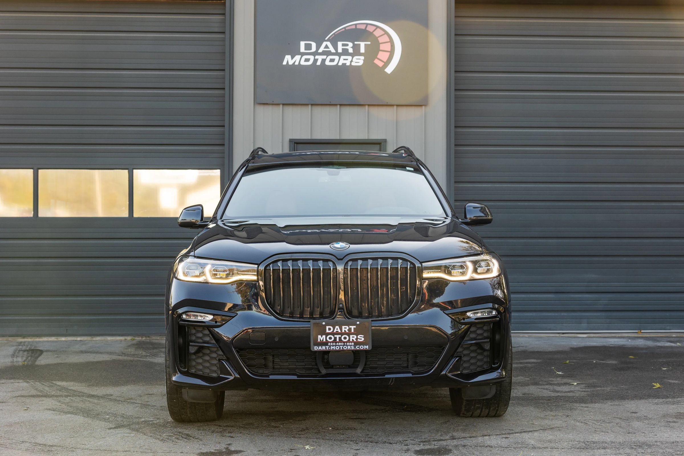 Used 2022 BMW X7 xDrive40i w/ M Sport Package AWD/4WD image 2