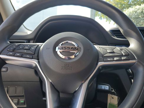 Used 2022 Nissan Rogue Sport S image 9