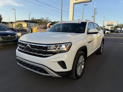 Used 2021 Volkswagen Atlas Cross Sport SE image 3