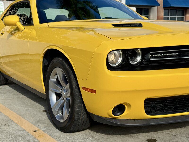 Used 2017 Dodge Challenger SXT RWD image 2