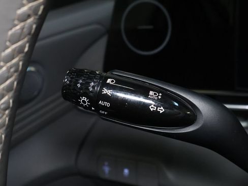 Used 2025 Hyundai Elantra SEL FWD image 21