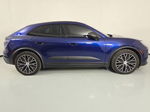 Used 2024 Porsche Macan 4 Electric image 6