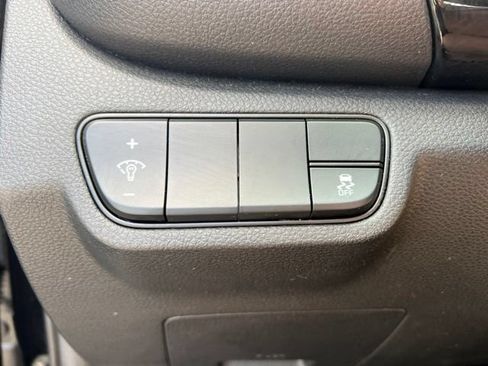 Certified 2024 Kia Seltos X-Line AWD/4WD image 11