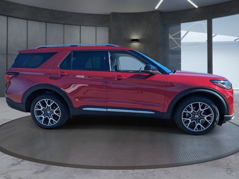 Used 2025 Ford Explorer Platinum w/ Ultimate Package image 7