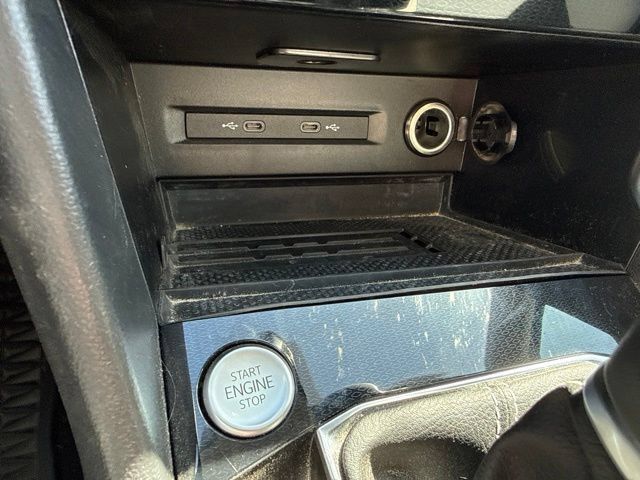 Used 2025 Volkswagen Taos SEL AWD/4WD image 25